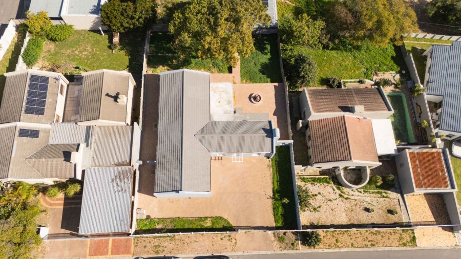 To Let 3 Bedroom Property for Rent in Morgenster Heights Western Cape